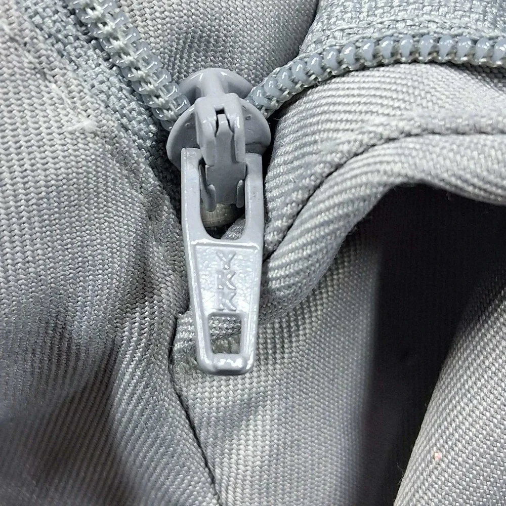 IZOD Golf Classic Mens Gray Performance Cargo Shorts Size 38 Flat Front Utility